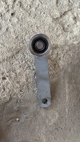 Ролик поддержки цепи в сборе с кронштейном К 527: купить в Самаре