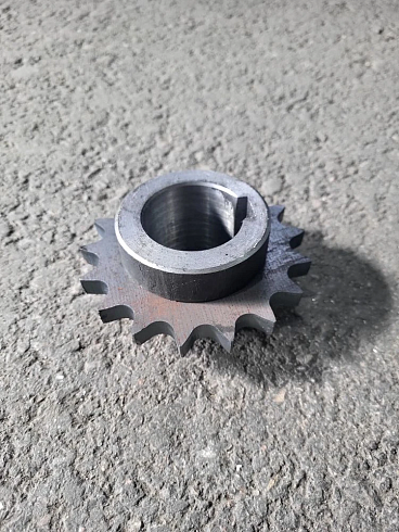 Звездочка вала привода транспортера (метал.) К 527 (z=17, d=45): купить в Самаре