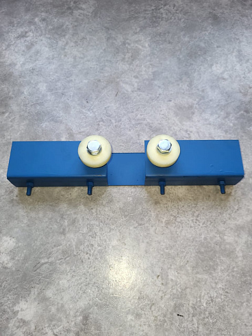 Кронштейн направляющий щеточной тележки с роликами: купить в Самаре